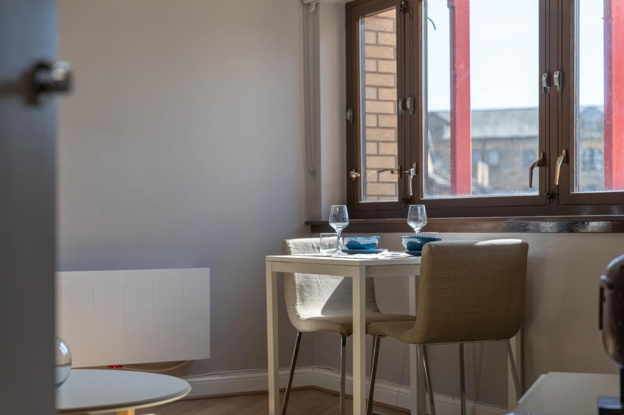 Stunning 1 Bed Merchant City Apartment With Parking غلاسغو المظهر الخارجي الصورة
